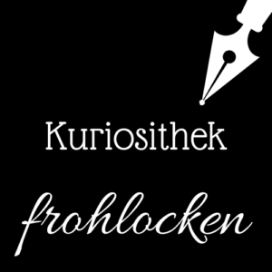 Weiße Schrift und Schreibfeder-Icon auf schwarzem Hintergrund: Kuriosithek - frohlocken | Klopfecke - Texte mit Geist