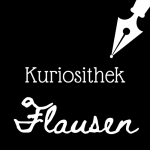 Weiße Schrift und Schreibfeder-Icon auf schwarzem Hintergrund: Kuriosithek - Flausen | Klopfecke - Texte mit Geist
